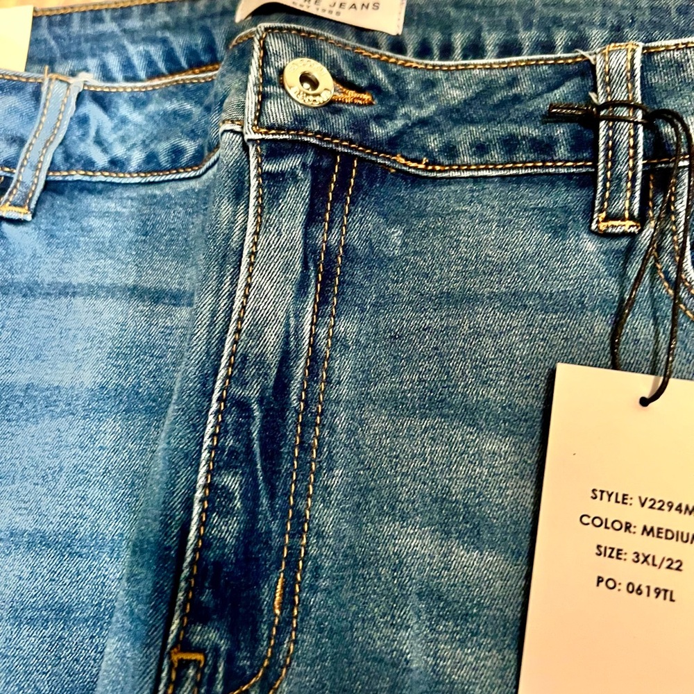 Women’s Encore Jeans Size 3XL/22
